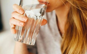 الماء البارد أم الدافئ؟.. خبراء يحسمون «السؤال الأزلي»